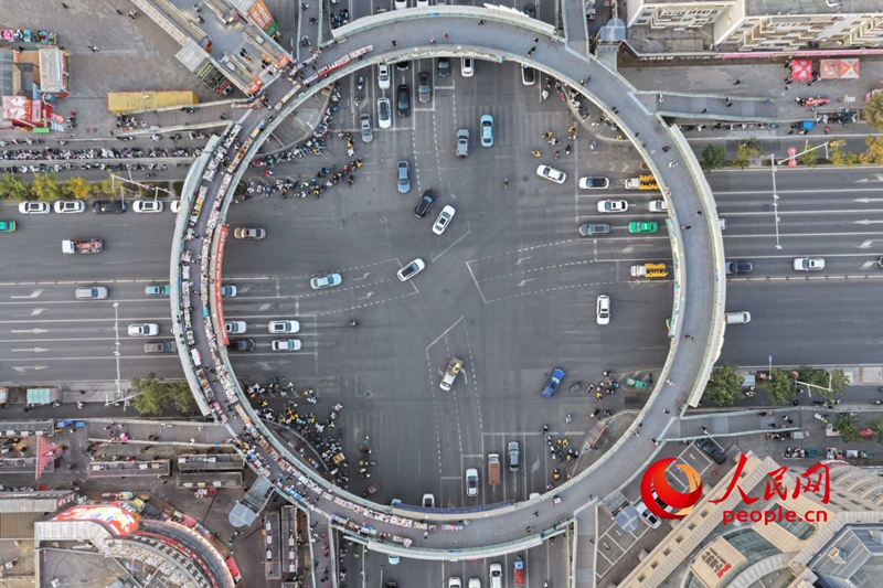 现如今的凤还桥已成为银川新地标。人民网记者 梁宏鑫摄